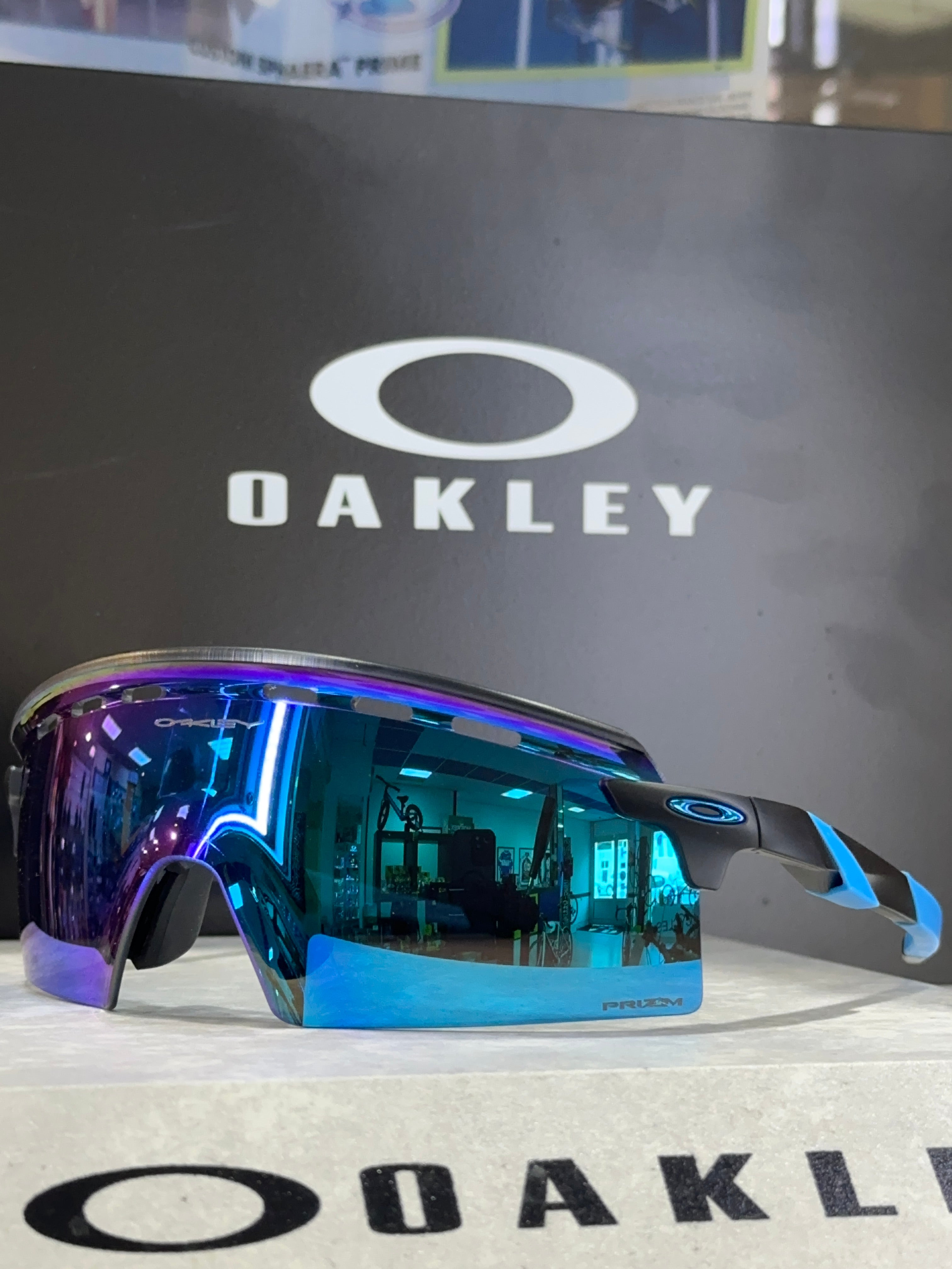 OAKLEY-Encoder Strike