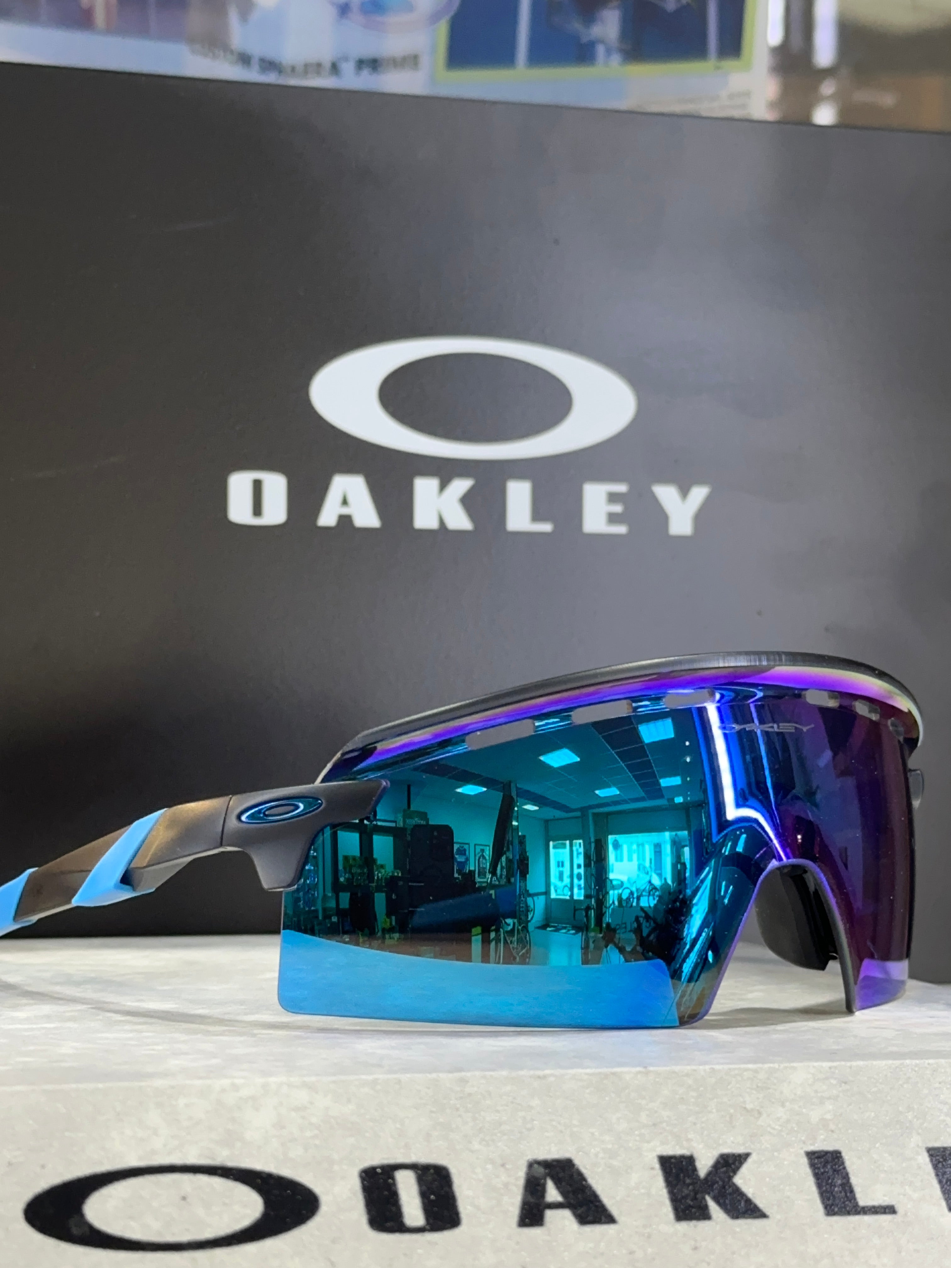 OAKLEY-Encoder Strike