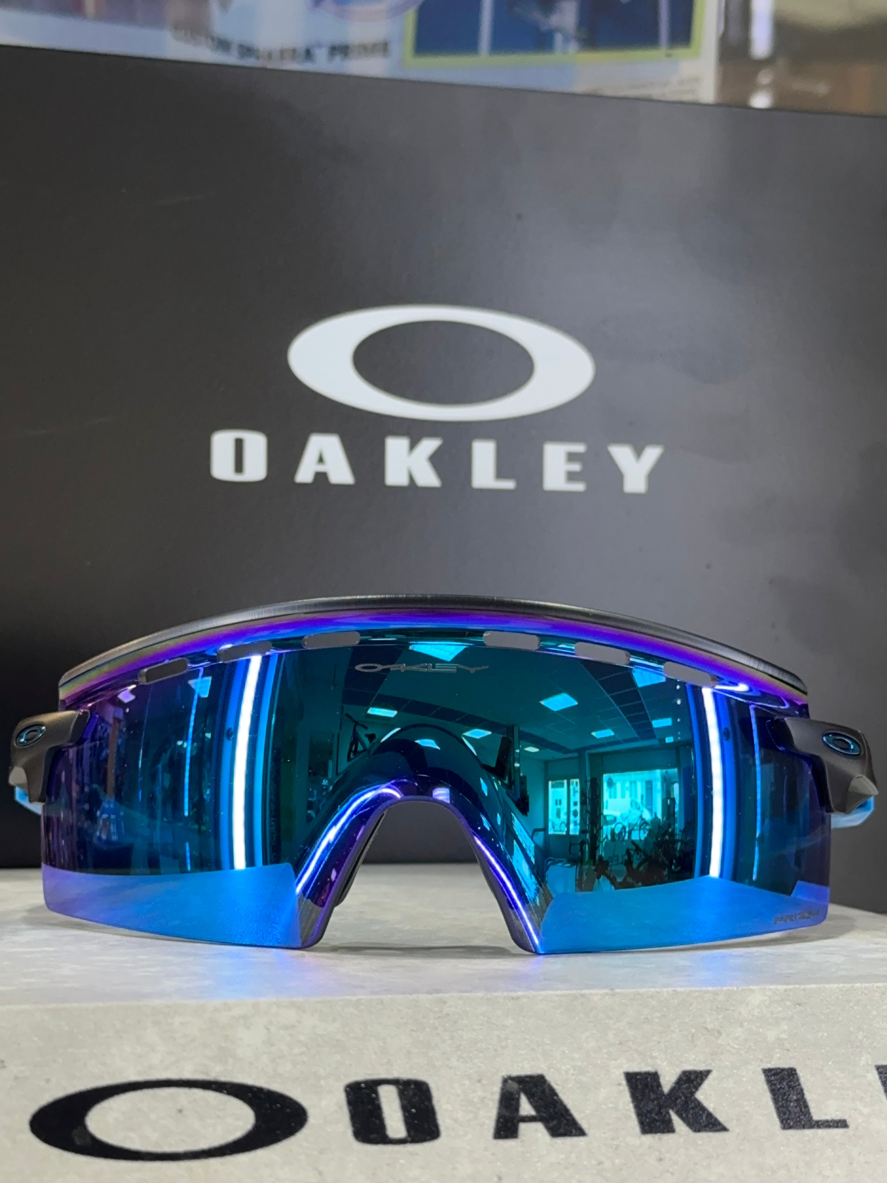 OAKLEY-Encoder Strike