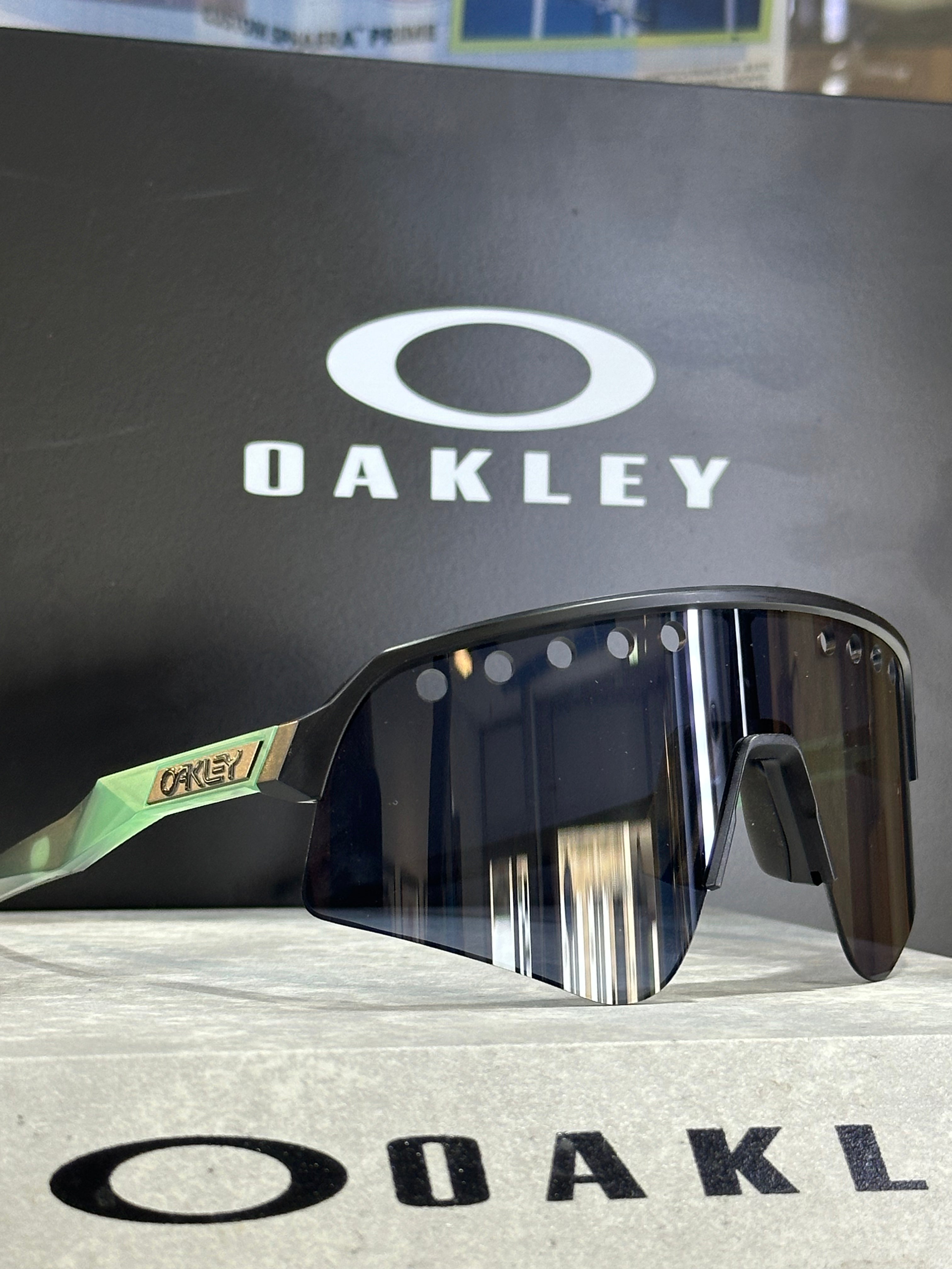 OAKLEY-Sutro Lite Sweep Vented