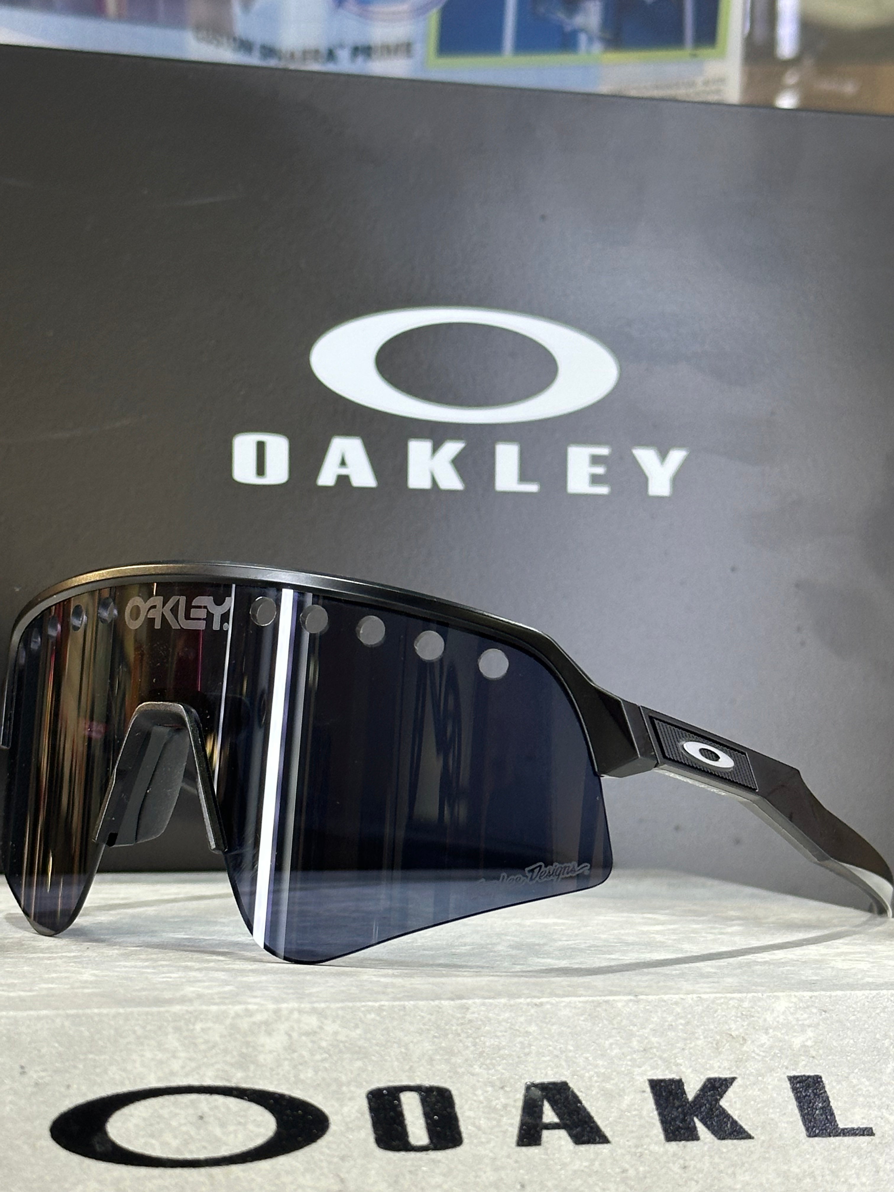 OAKLEY-Sutro Lite Sweep Vented