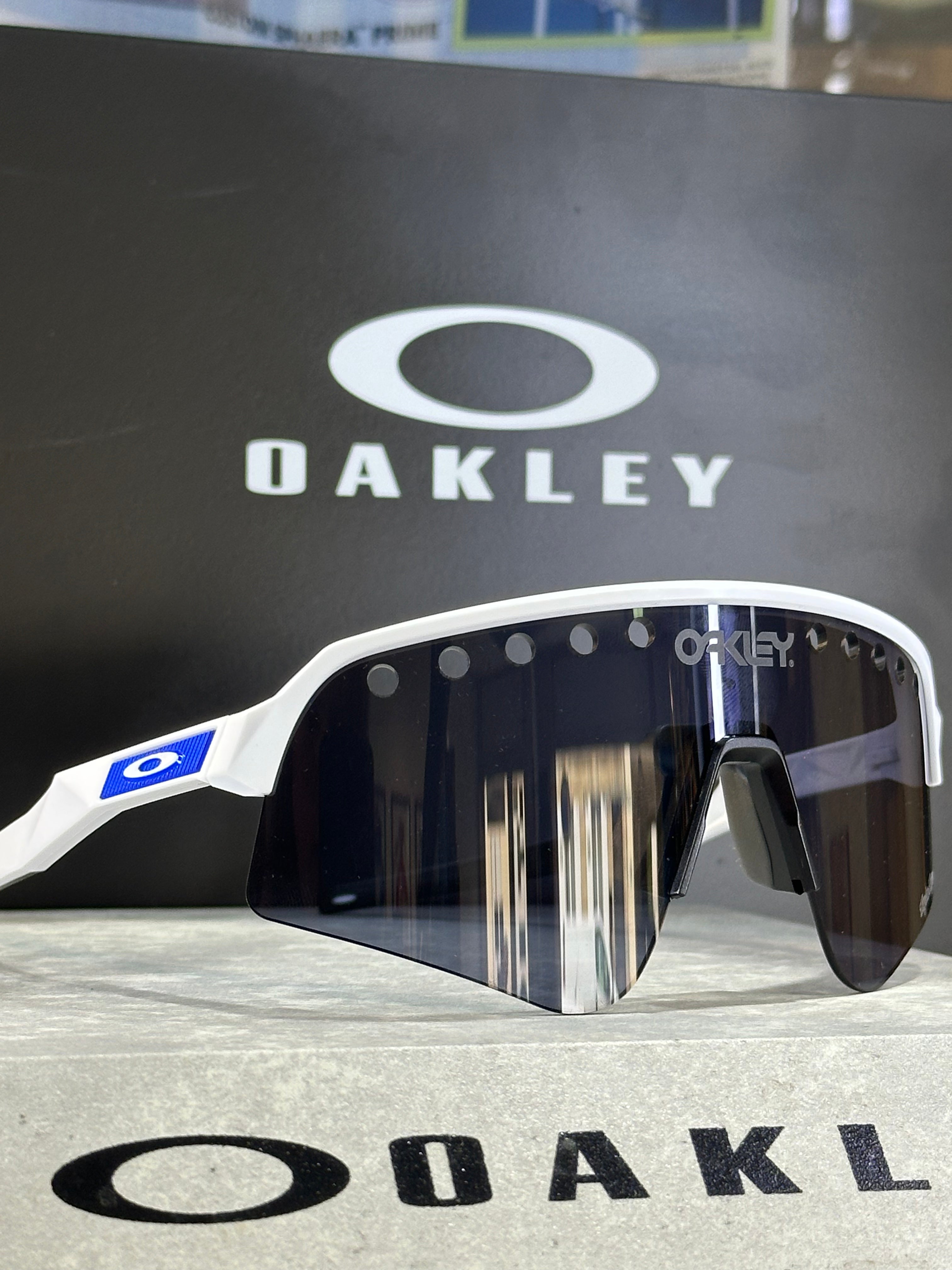 OAKLEY-Sutro Lite Sweep Vented