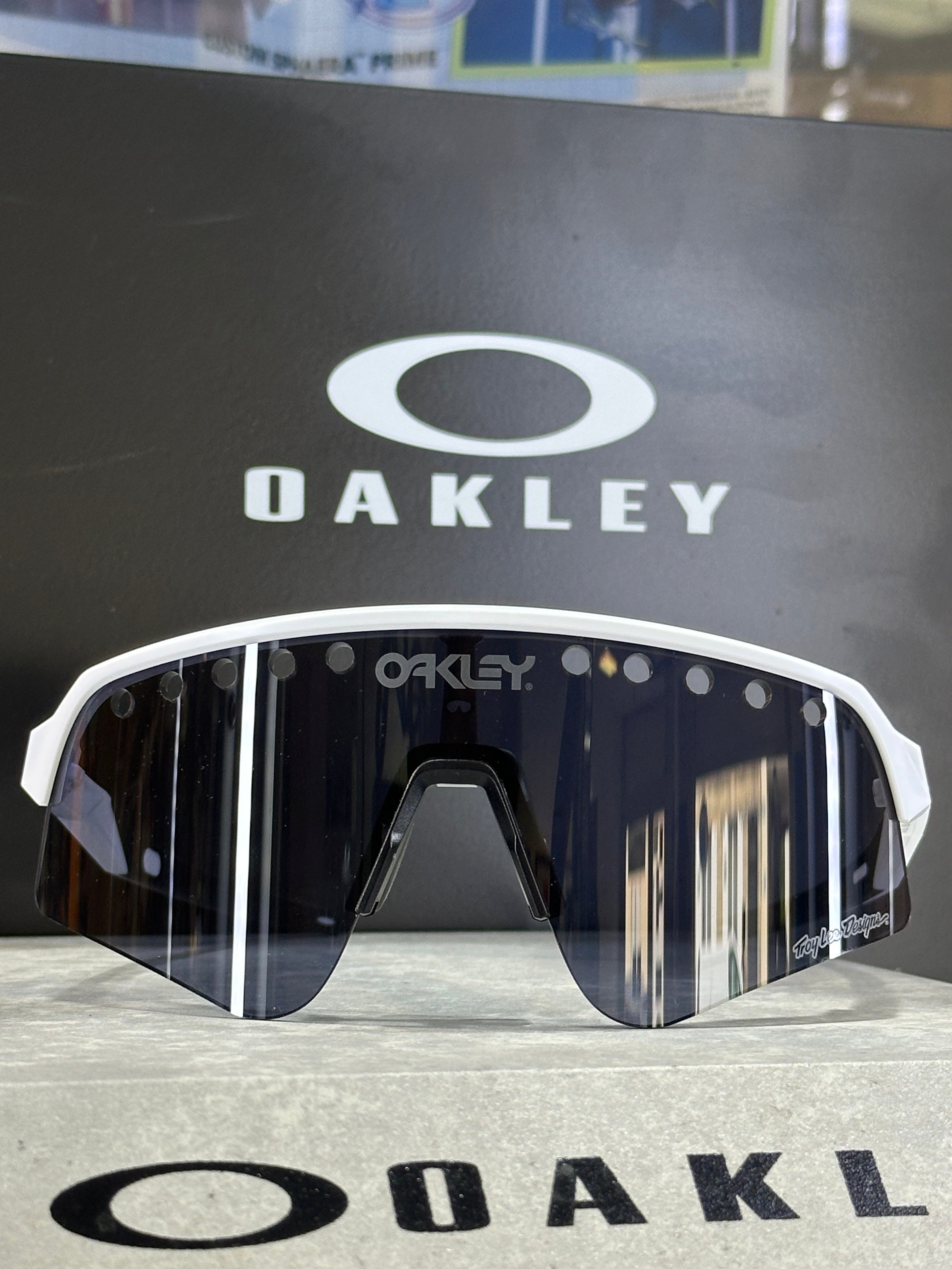 OAKLEY-Sutro Lite Sweep Vented