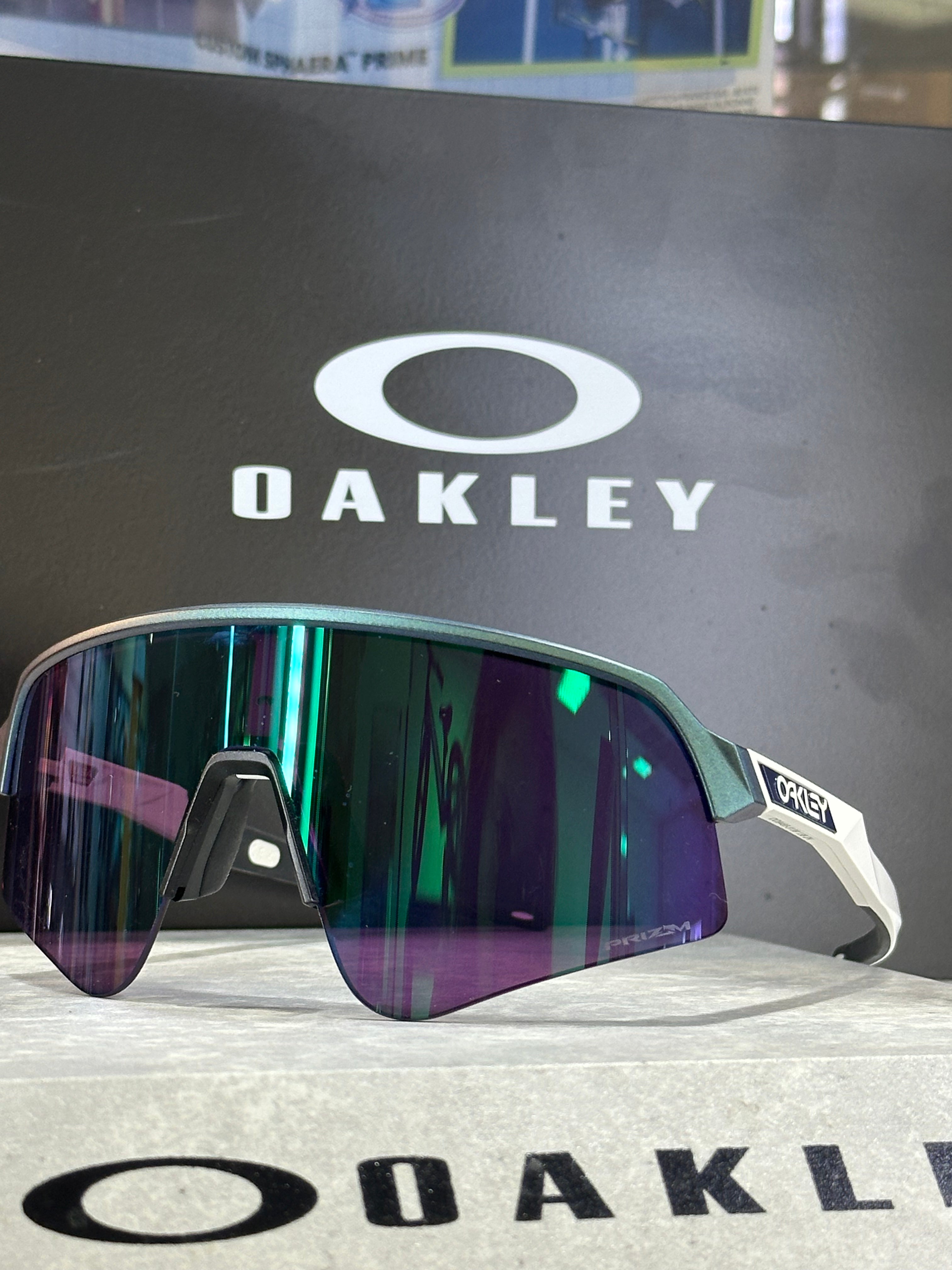 OAKLEY-Sutro Lite Sweep