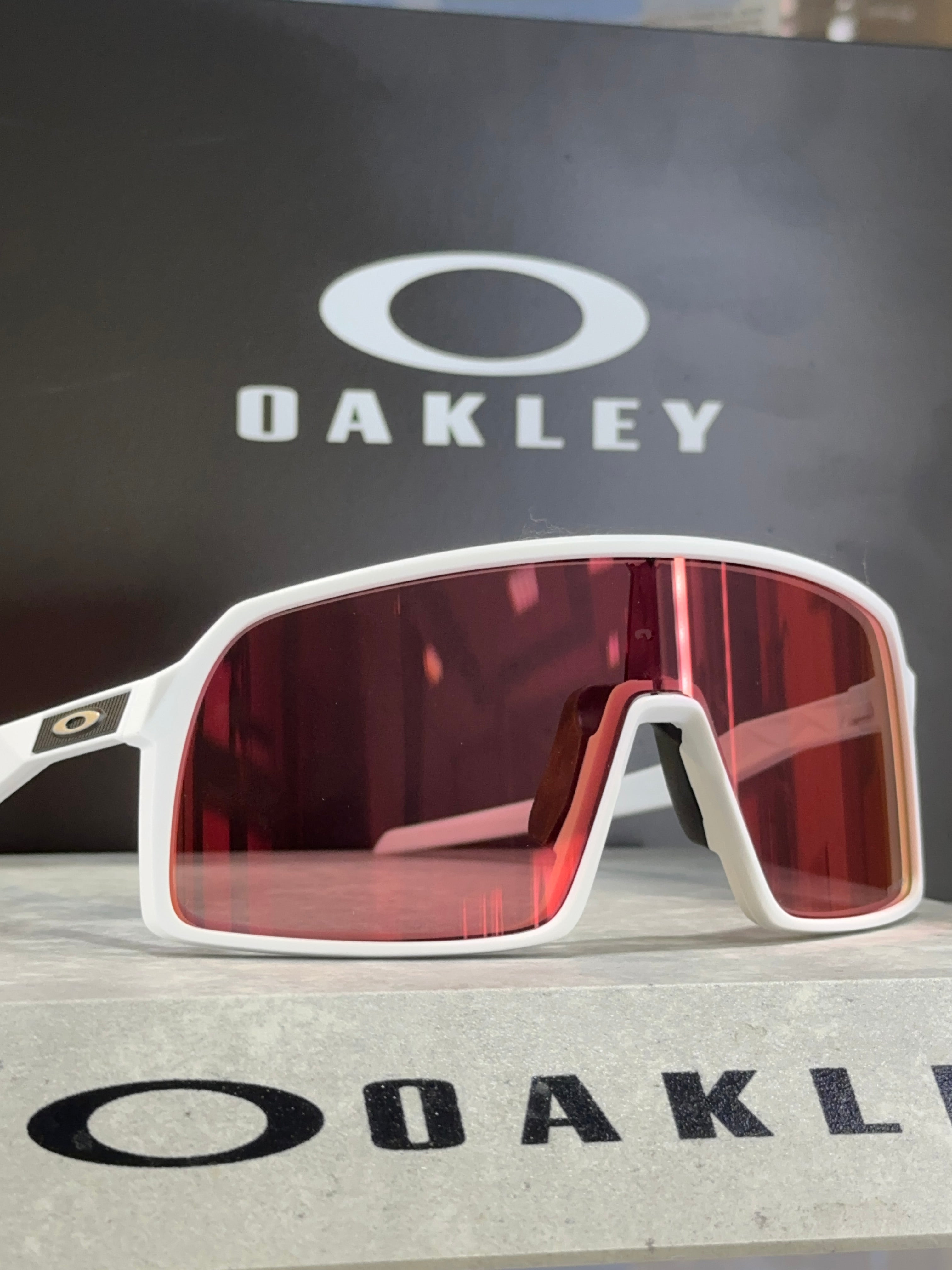 OAKLEY-Sutro