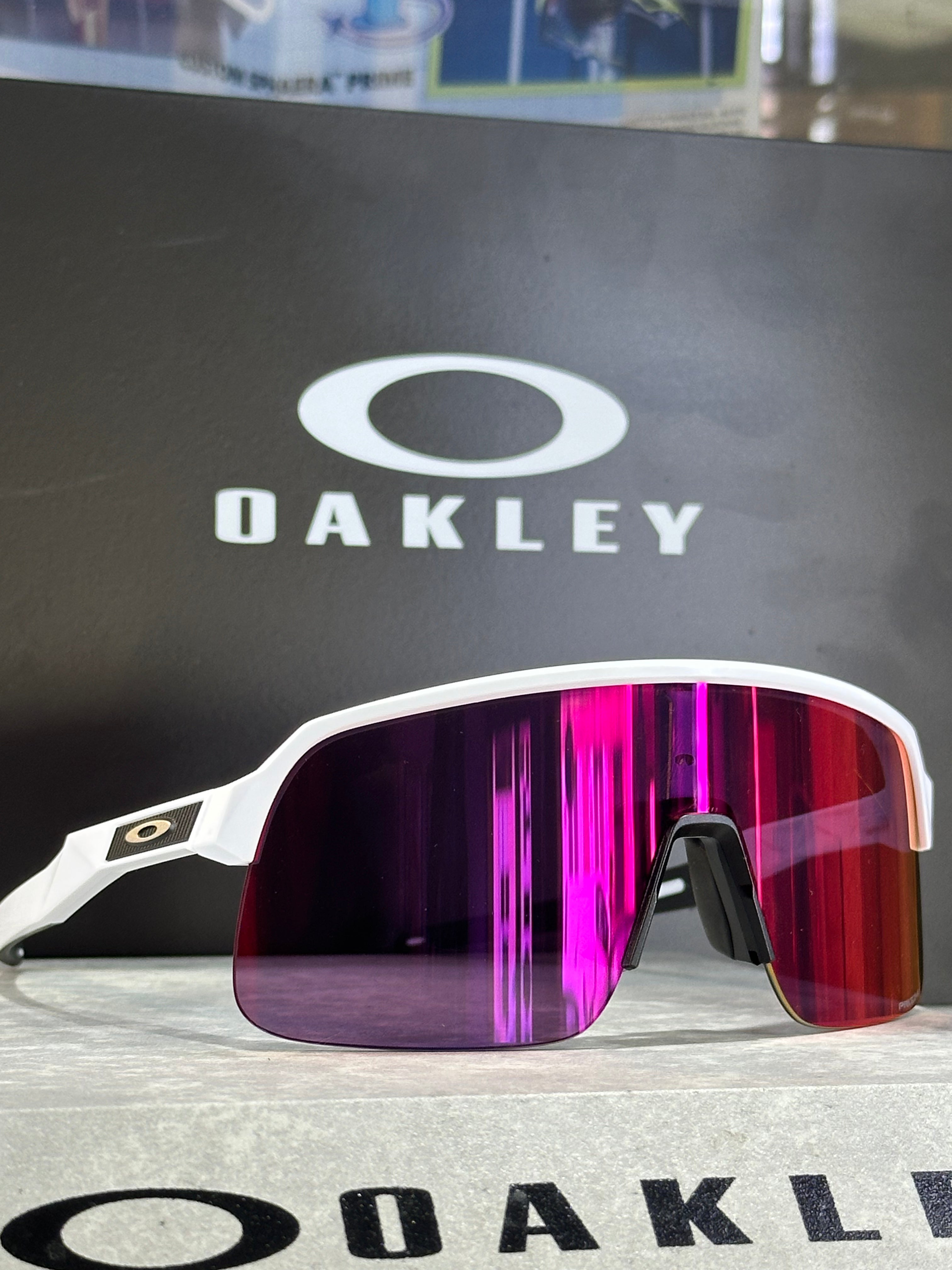 OAKLEY-Sutro Lite