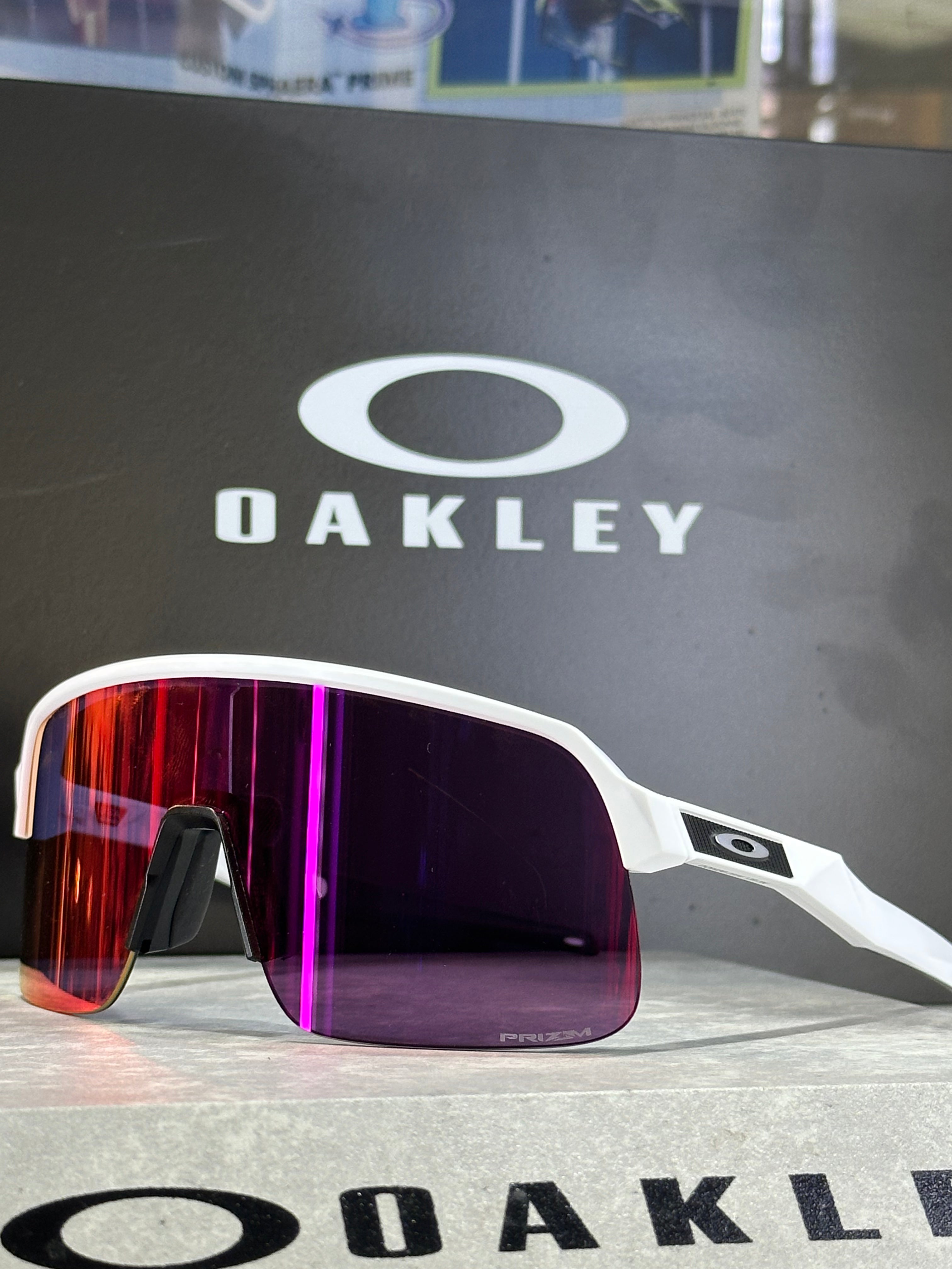 OAKLEY-Sutro Lite