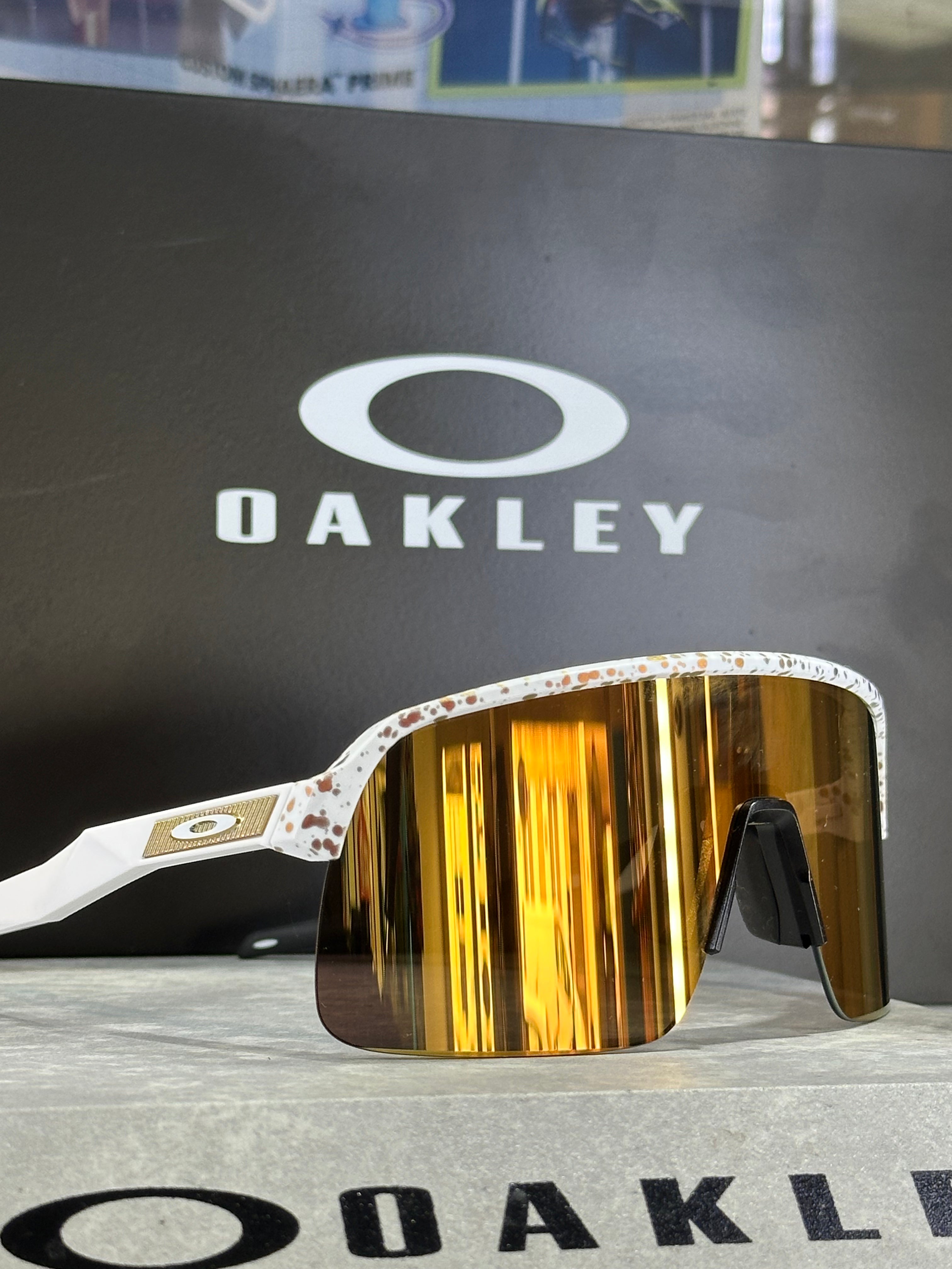 OAKLEY-Sutro Lite