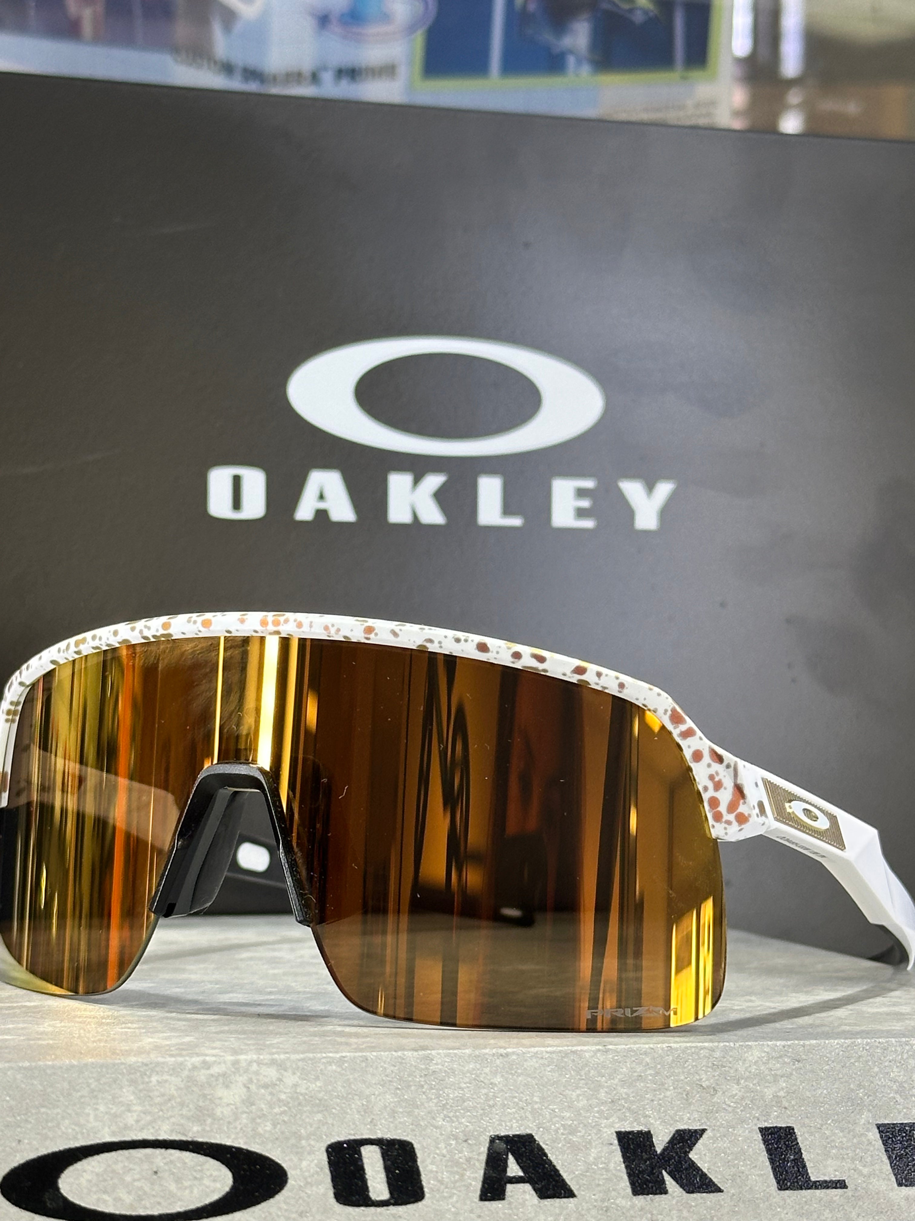 OAKLEY-Sutro Lite
