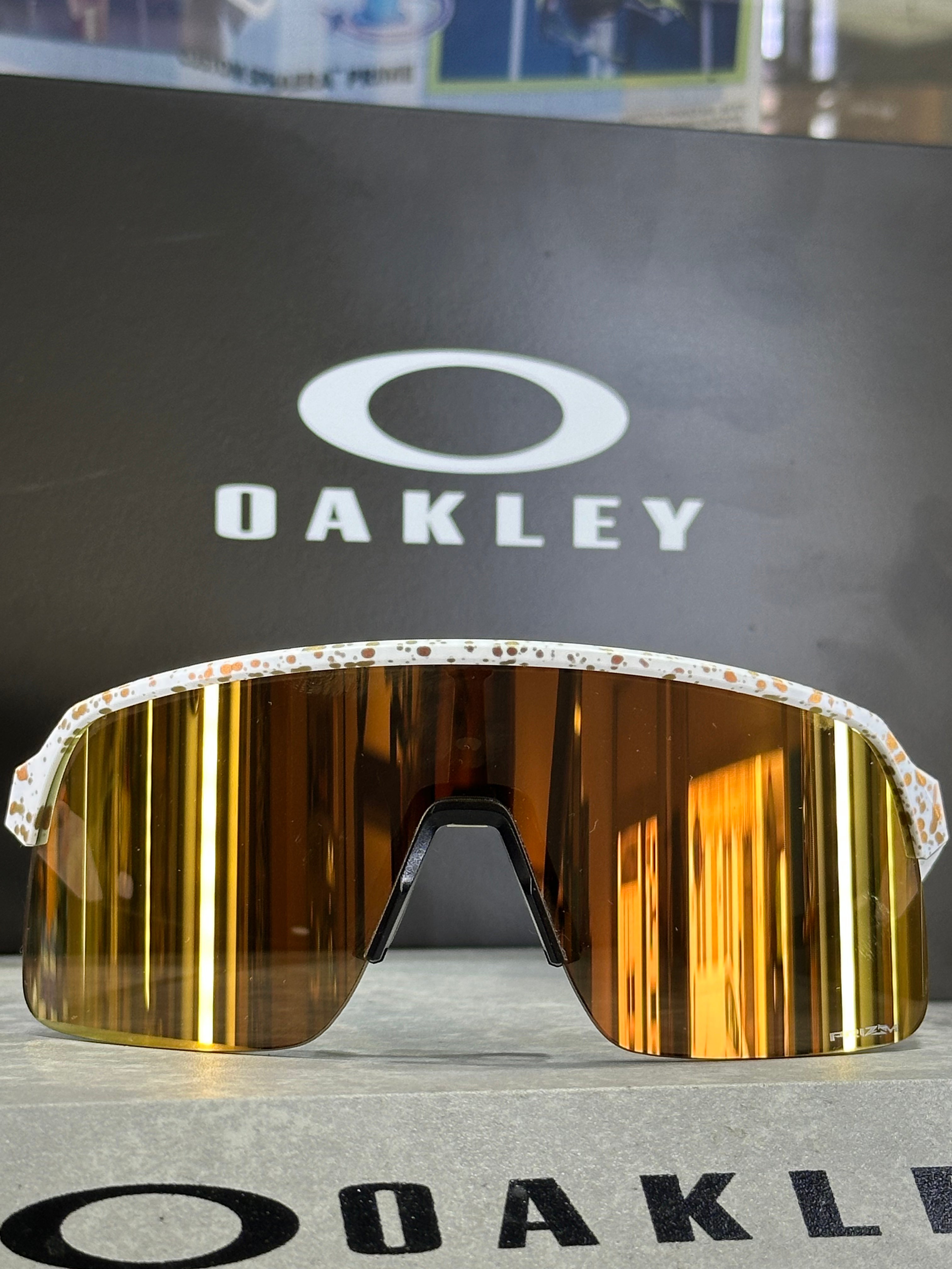 OAKLEY-Sutro Lite